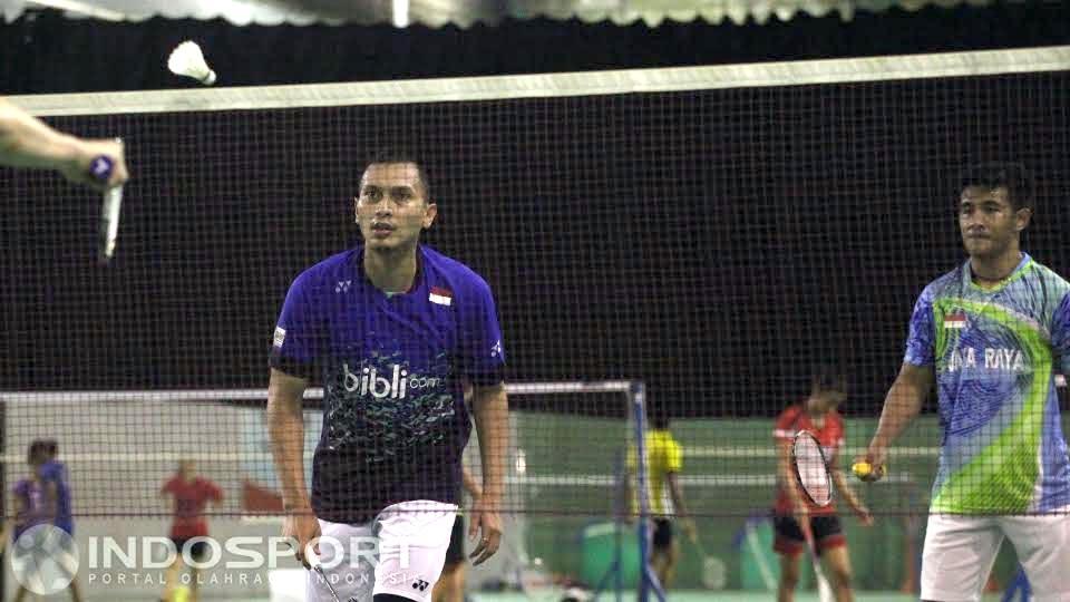 Aksi pemain ganda putra andalan Indonesia, Mohammad Ahsan (tengah).
